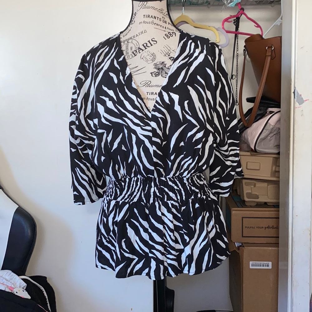 V-Neck over size zebra blouse
